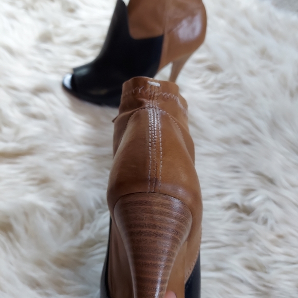 Maison Margiela High Heel Color Blocked Leather Ankle Booties - Picture 5 of 11